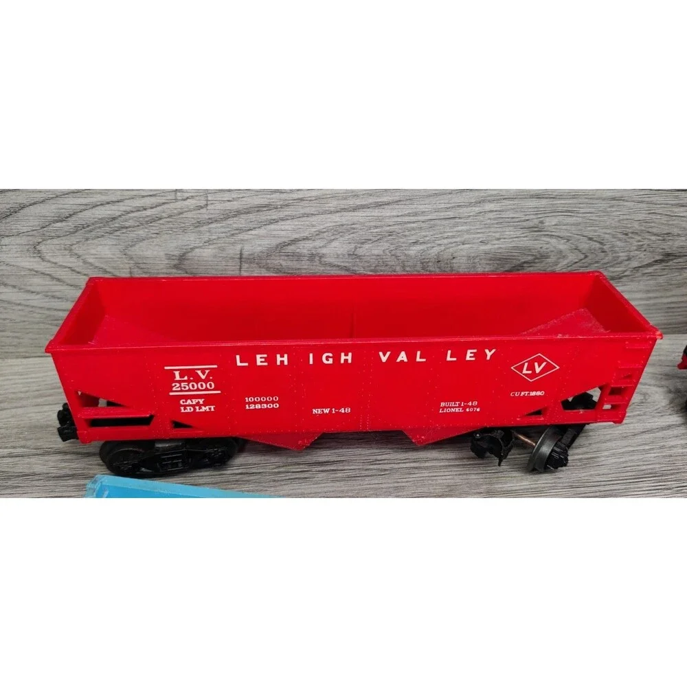 Lionel O Gauge 5 Car Lot: 6257 Caboose, 25000 Lehigh Hopper, 6462 Gondola w/Load